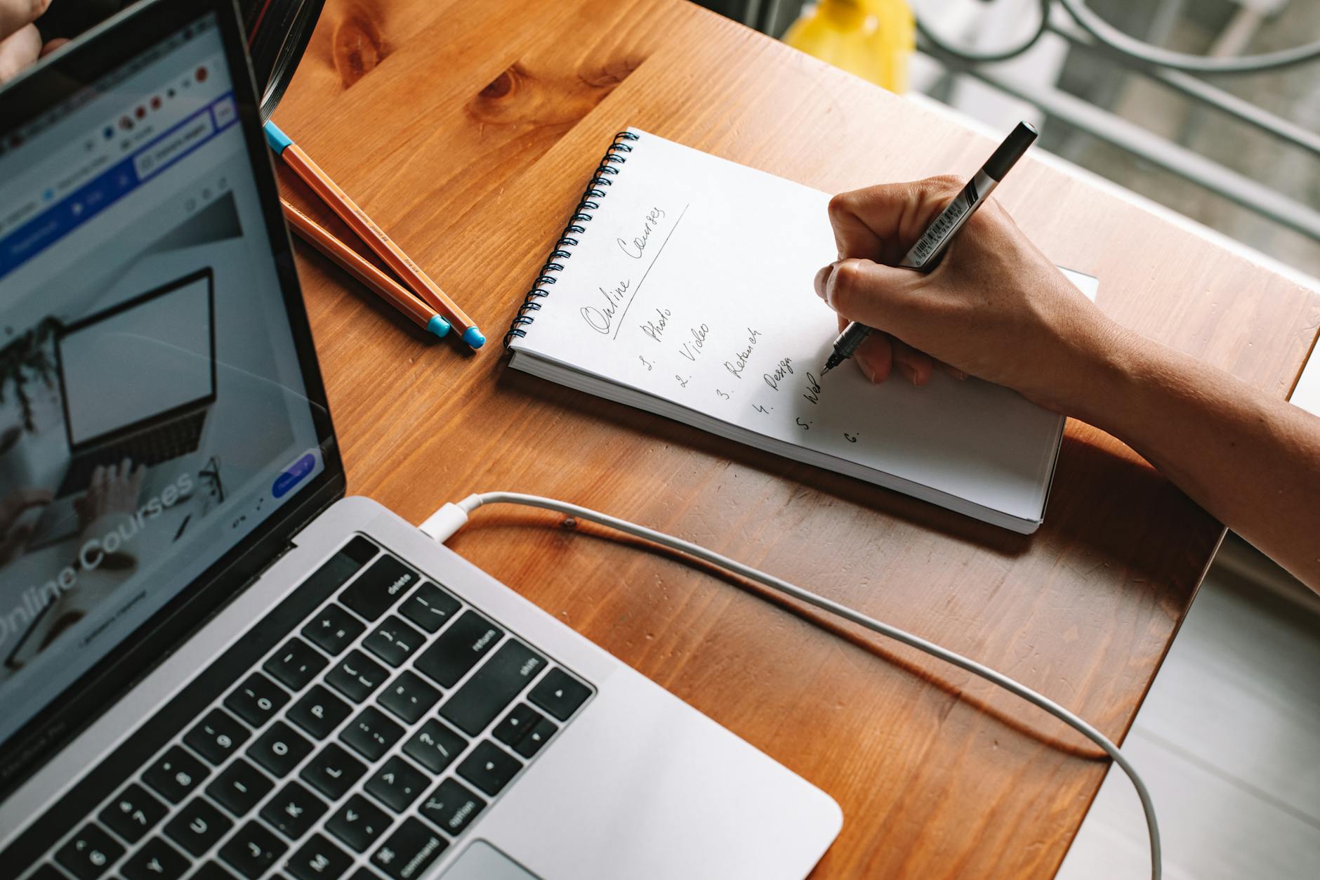 Người chơi lập kế hoạch ngân sách trước khi tham gia xổ số online
