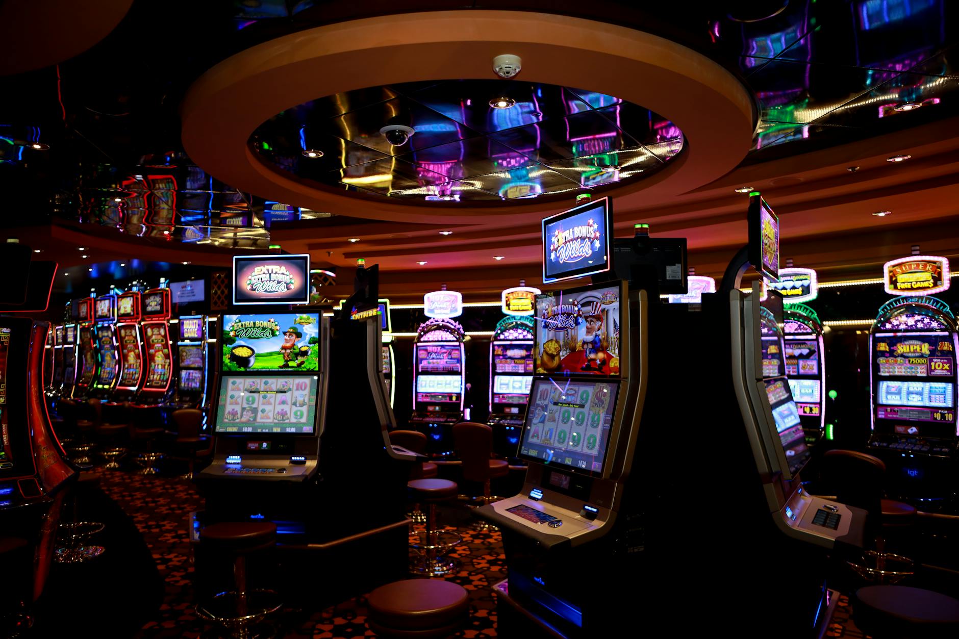 Cận cảnh giao diện slot với các cuộn quay và biểu tượng thưởng